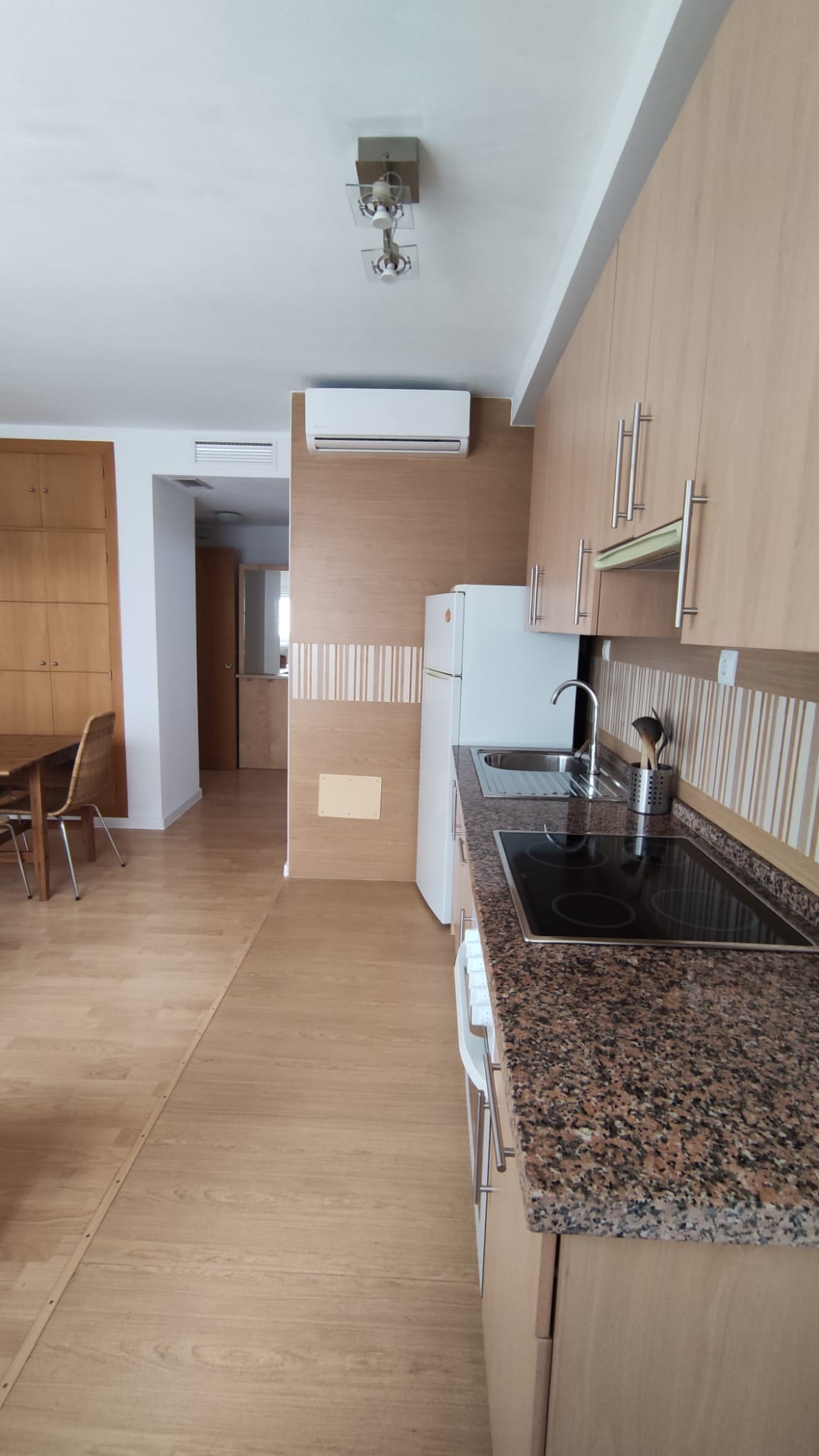 Cocina con electrodomésticos